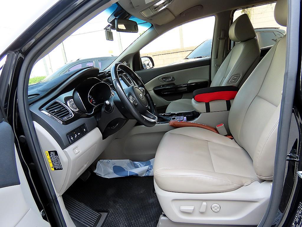 KIA Carnival - Vista 5