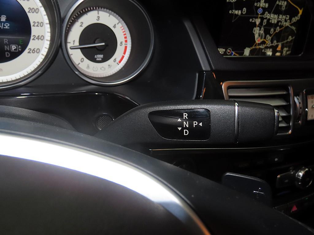 Mercedes Benz E class - Vista 12