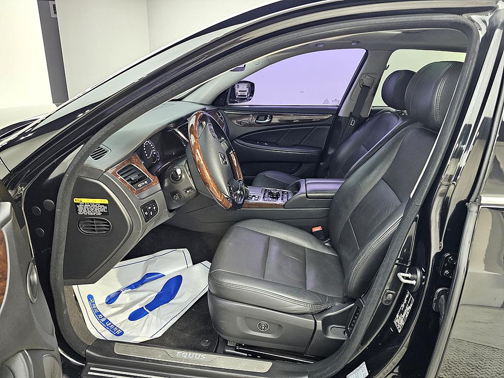 HYUNDAI Equus - Vista 8