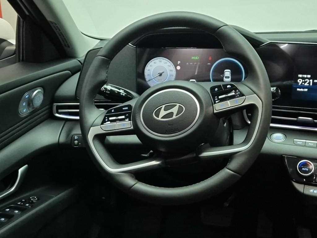 HYUNDAI Avante - Vista 9