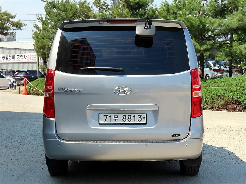 HYUNDAI Starex - Vista 4