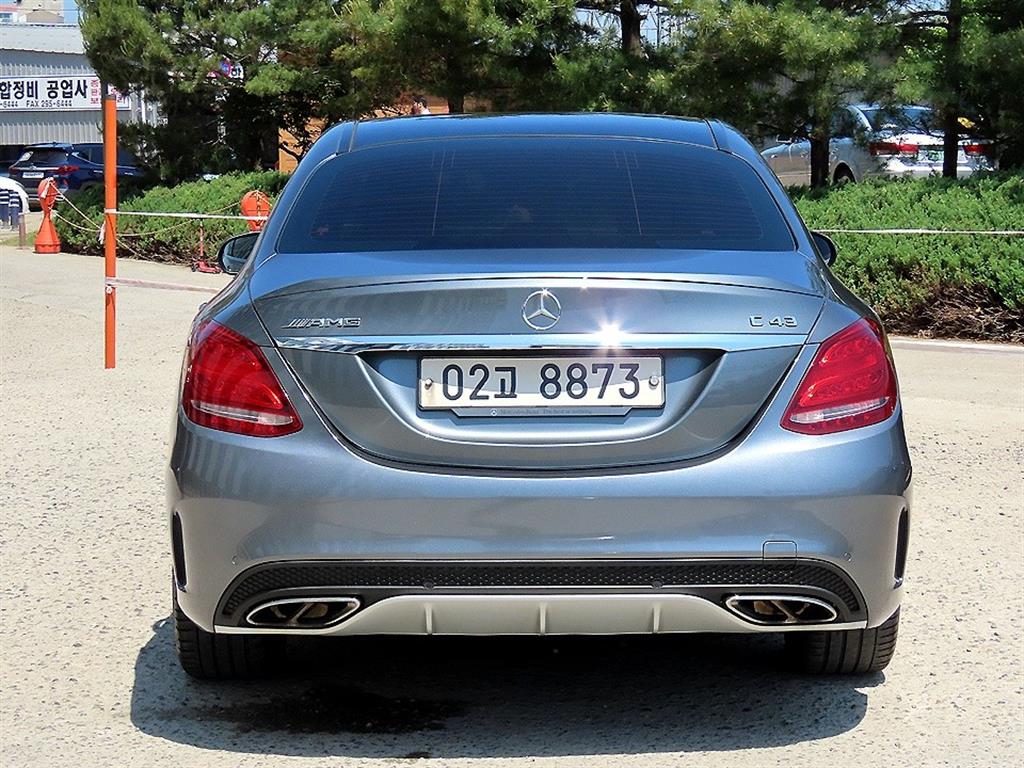 Mercedes Benz C Class - Vista 4