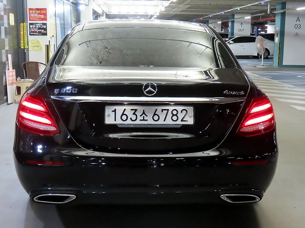 Mercedes Benz E class - Vista 5