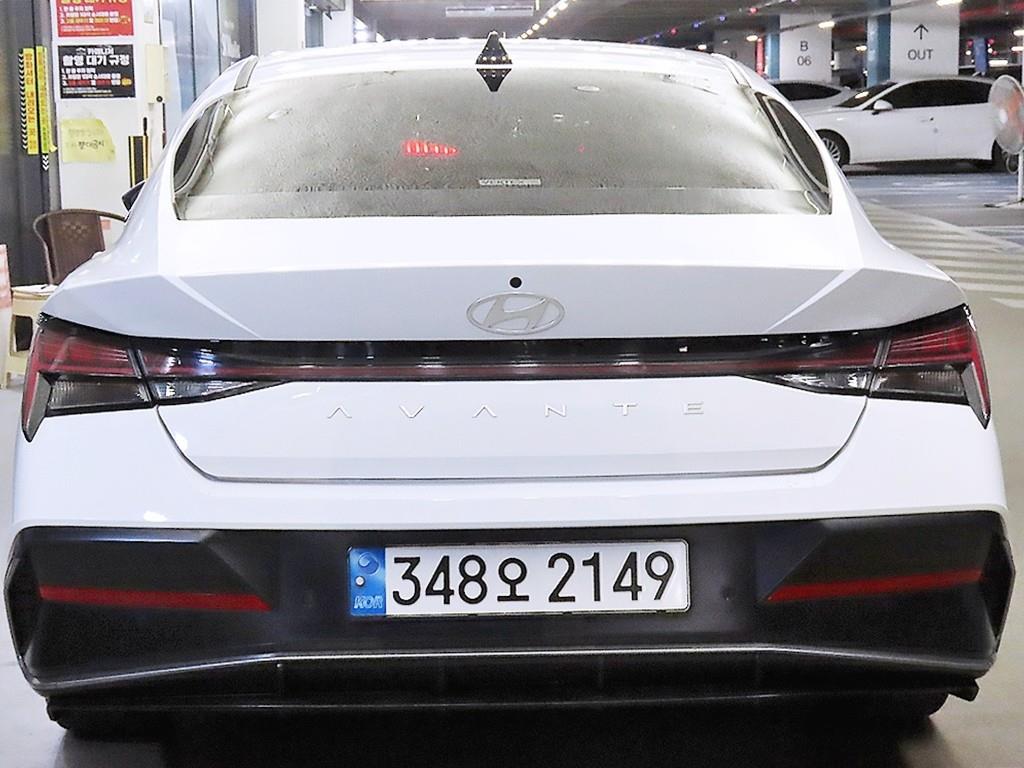 HYUNDAI Avante - Vista 5