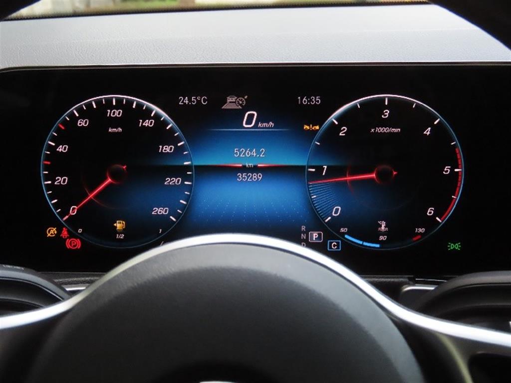 Mercedes Benz GLB Class - Vista 9