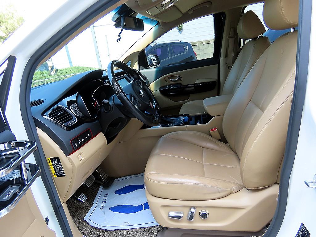 KIA Carnival - Vista 5