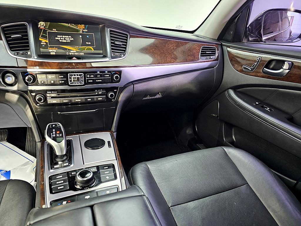 HYUNDAI Equus - Vista 10