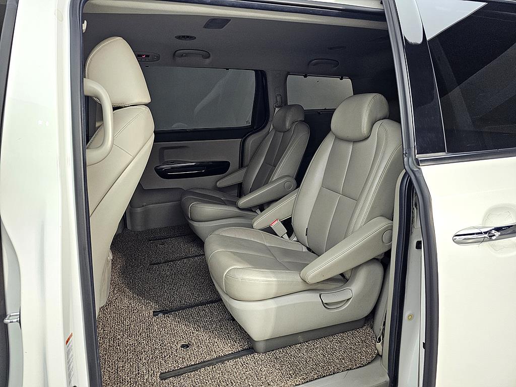 KIA Carnival - Vista 9