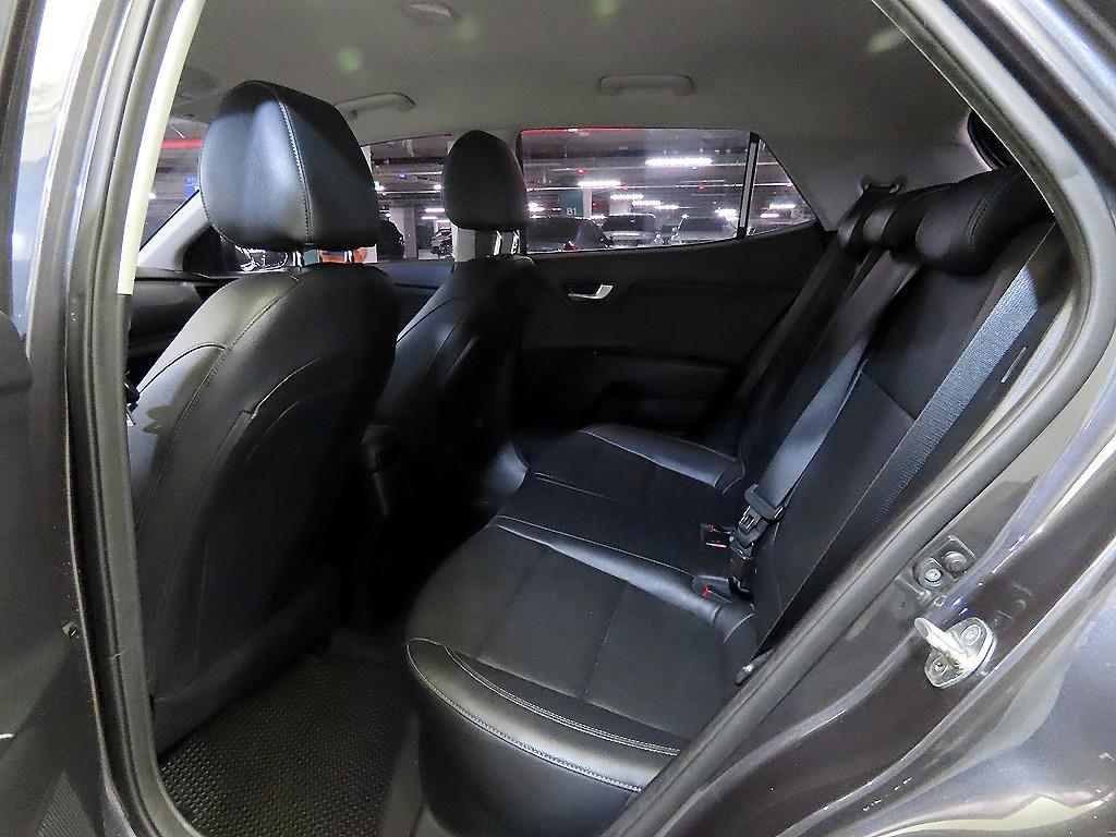 KIA Stonic - Vista 7