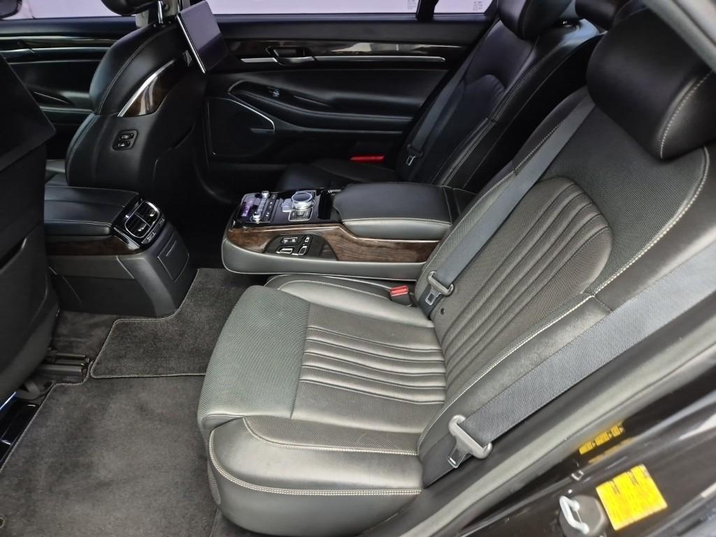 Genesis G90 - Vista 12