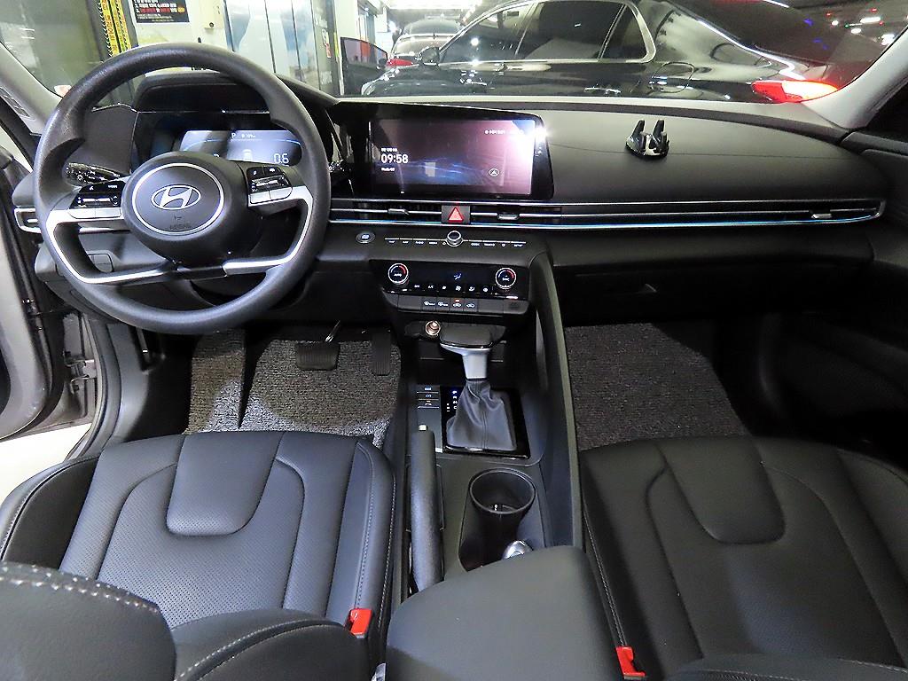 HYUNDAI Avante - Vista 10