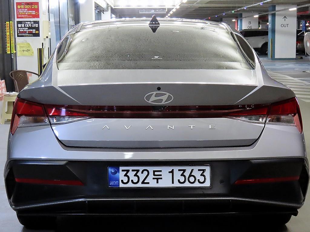 HYUNDAI Avante - Vista 5