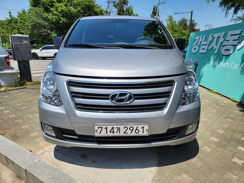 HYUNDAI Starex - Vista 2