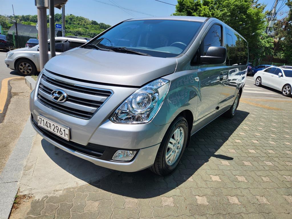 HYUNDAI Starex 2018 Gris - Importación desde Corea - HF Imports Iquique - Foto 1