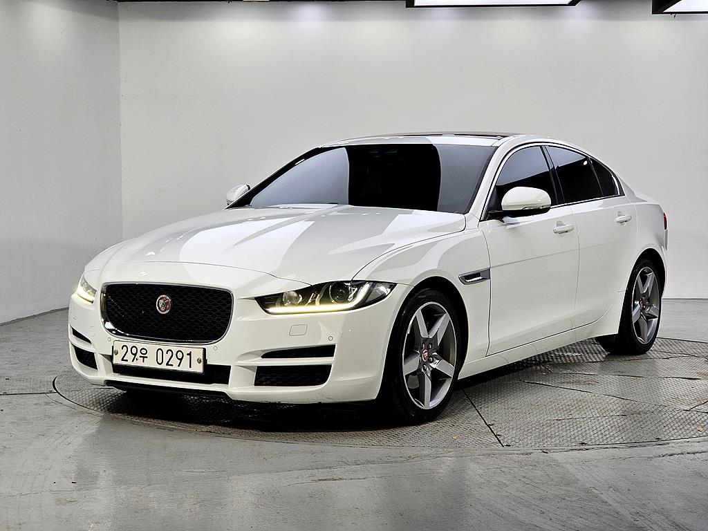 Jaguar XE 2016