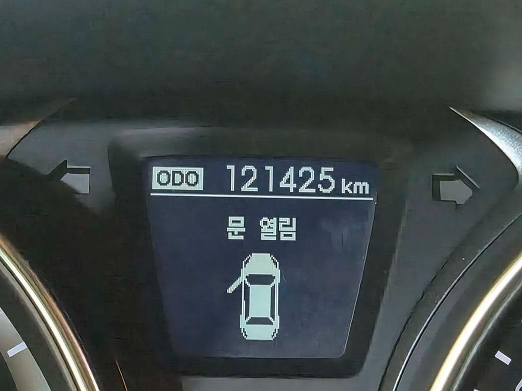 HYUNDAI Avante - Vista 9
