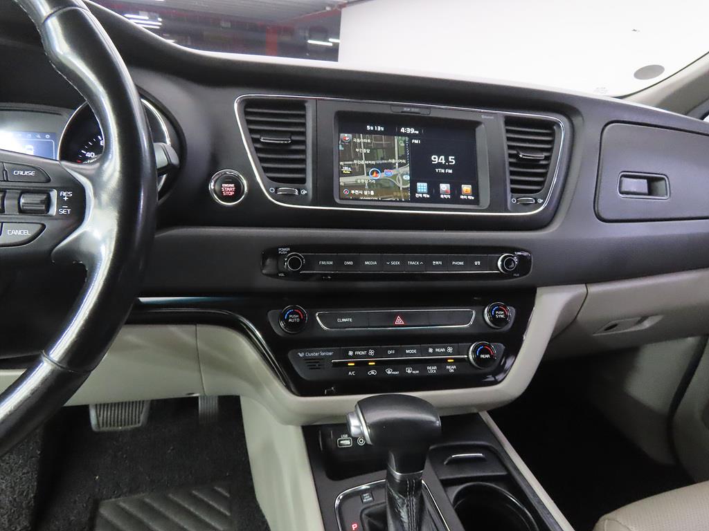 KIA Carnival - Vista 10