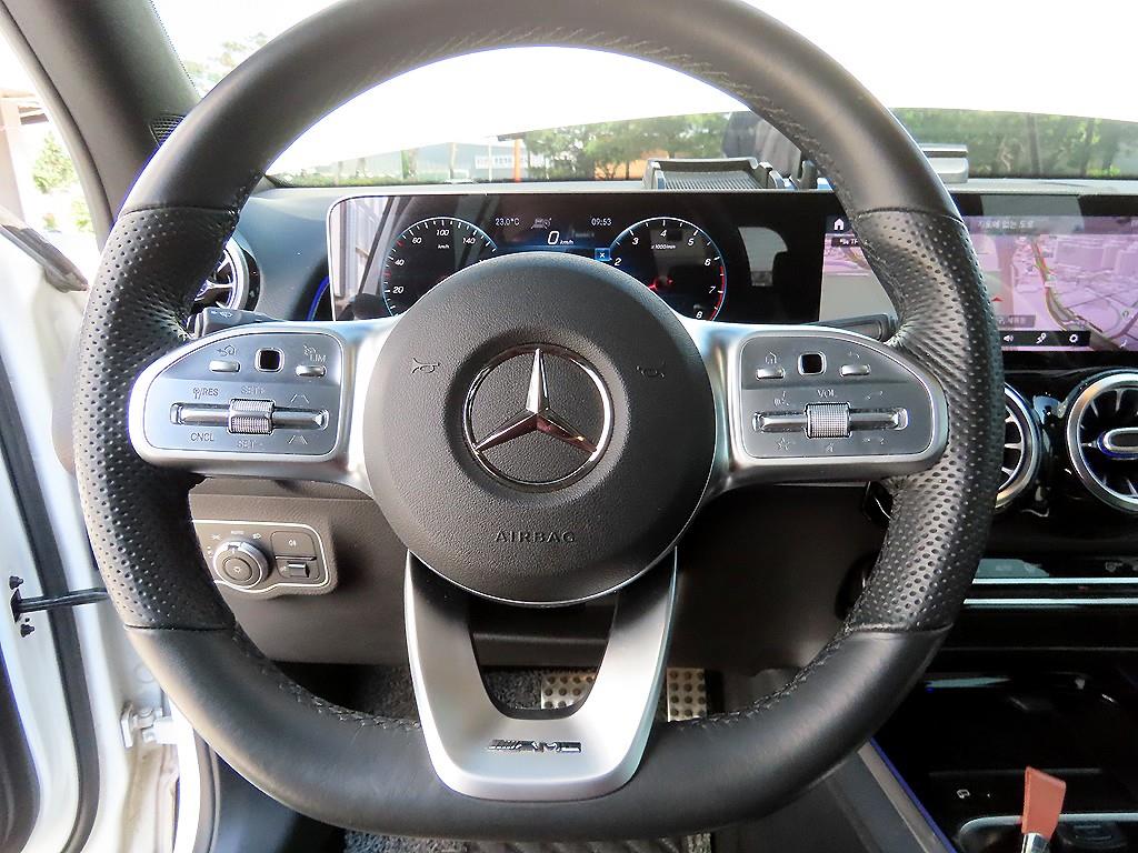Mercedes Benz GLB Class - Vista 8