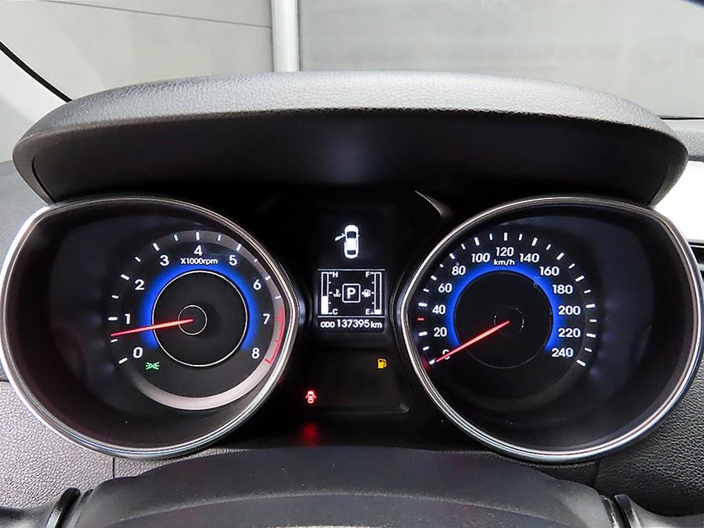 HYUNDAI Avante - Vista 8