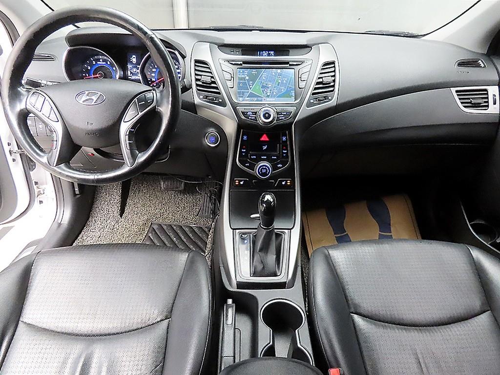 HYUNDAI Avante - Vista 7