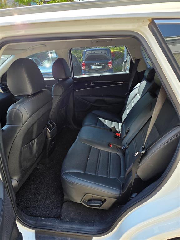 KIA Sorento - Vista 8