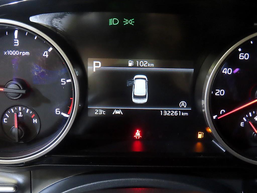 KIA Carnival - Vista 9