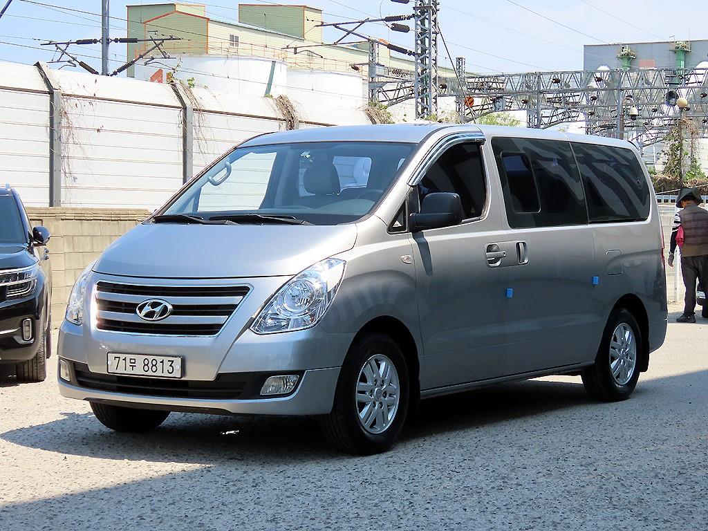 HYUNDAI Starex - Vista 2