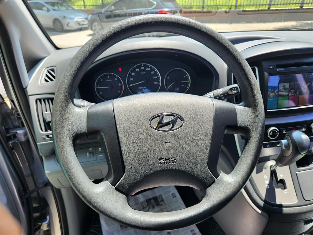 HYUNDAI Starex - Vista 12