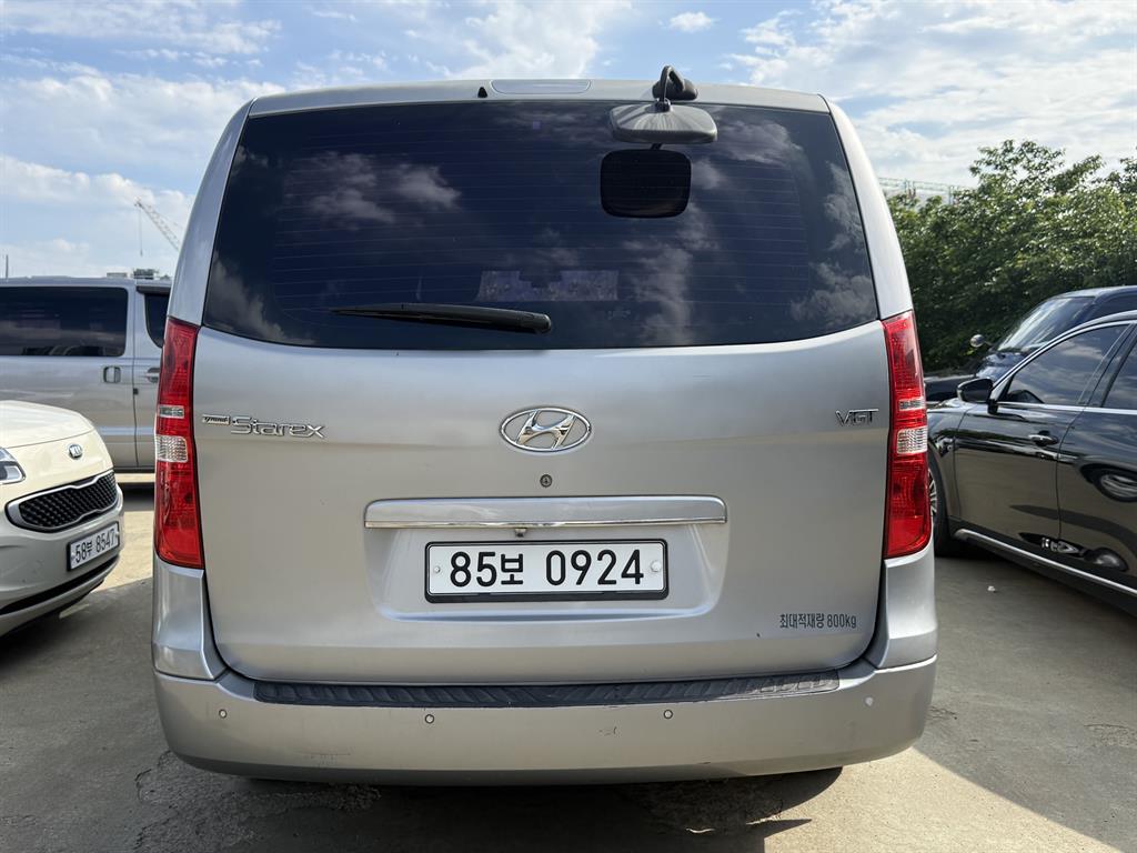 HYUNDAI Starex - Vista 3