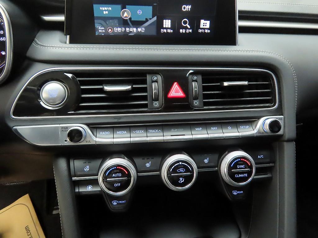 Genesis G70 - Vista 9