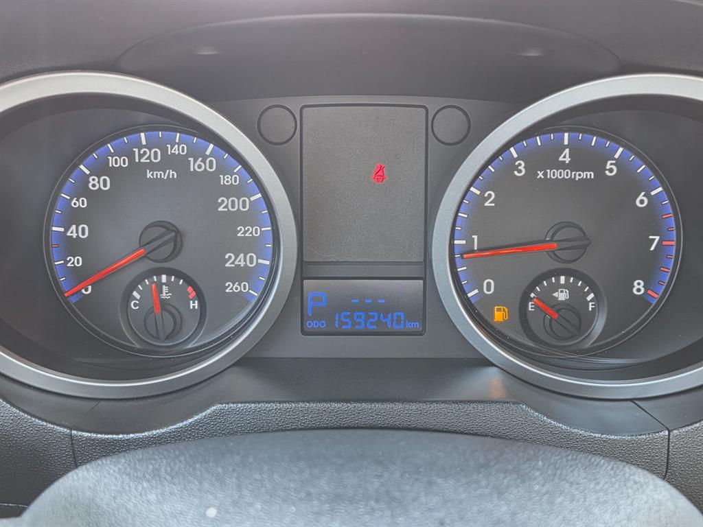 HYUNDAI Genesis - Vista 5
