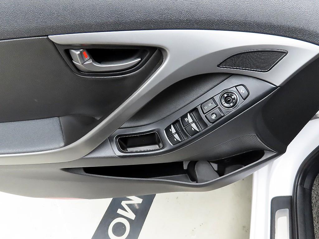 HYUNDAI Avante - Vista 11