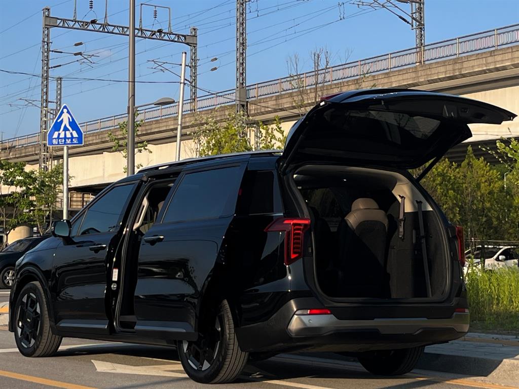 KIA Carnival 2025 Negro - Importación desde Corea - HF Imports Iquique - Foto 19