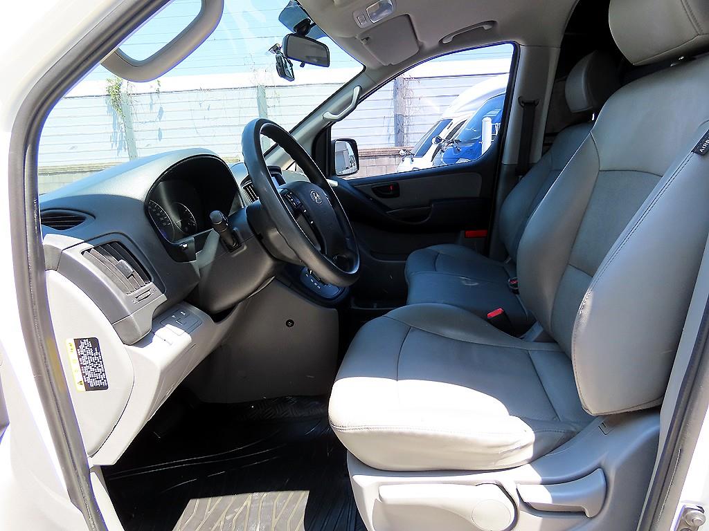 HYUNDAI Starex - Vista 5