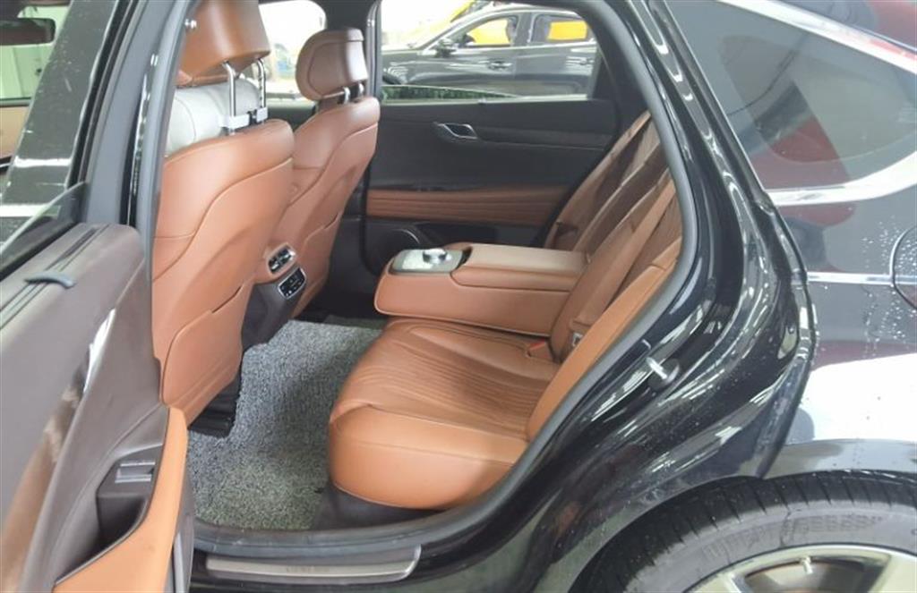 Genesis G80 - Vista 9