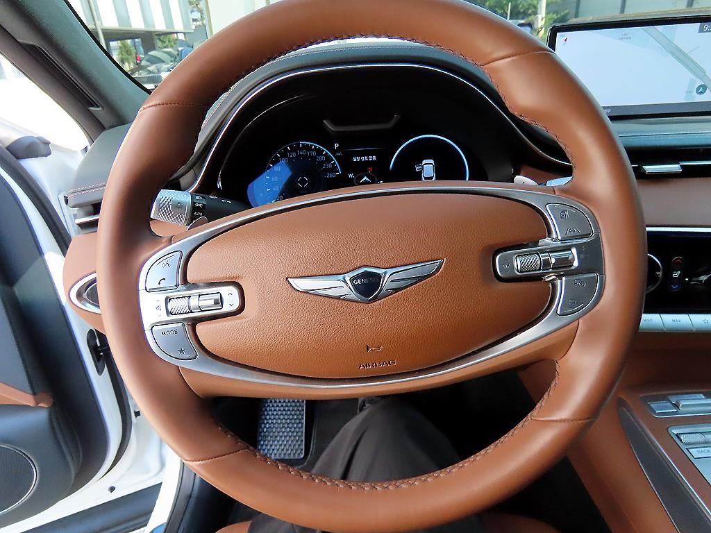 Genesis GV70 - Vista 8