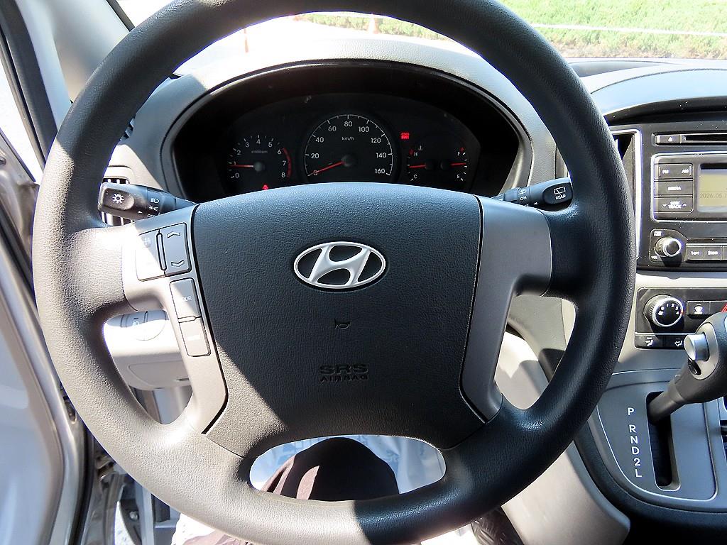 HYUNDAI Starex - Vista 8