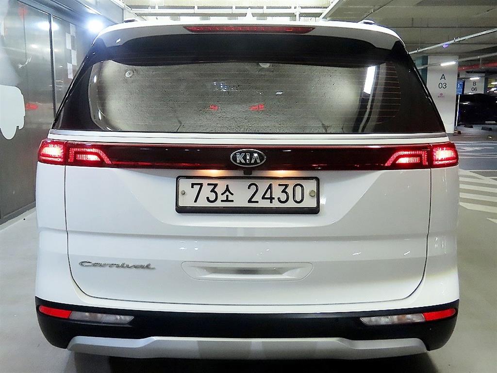 KIA Carnival - Vista 5