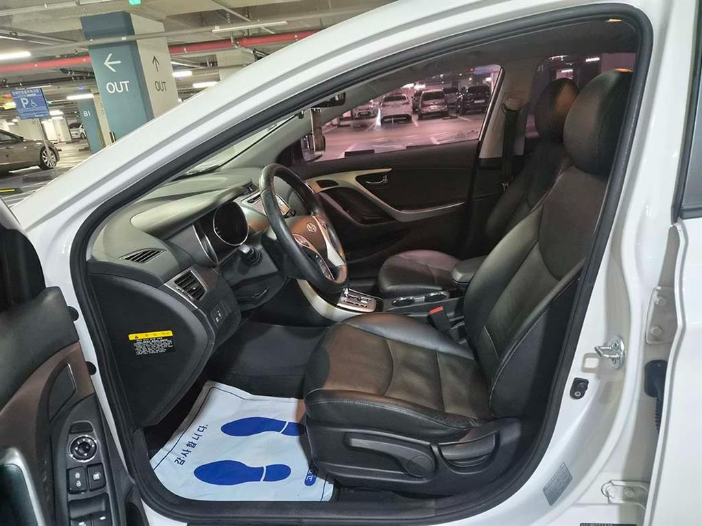 HYUNDAI Avante - Vista 6