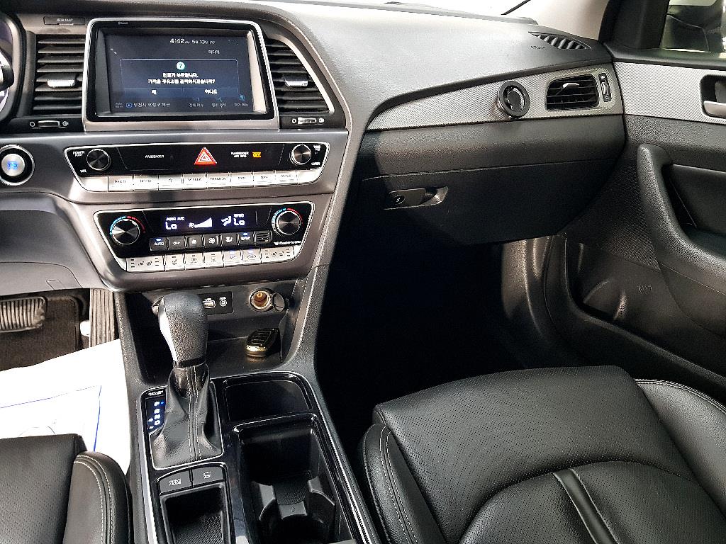HYUNDAI Sonata - Vista 10