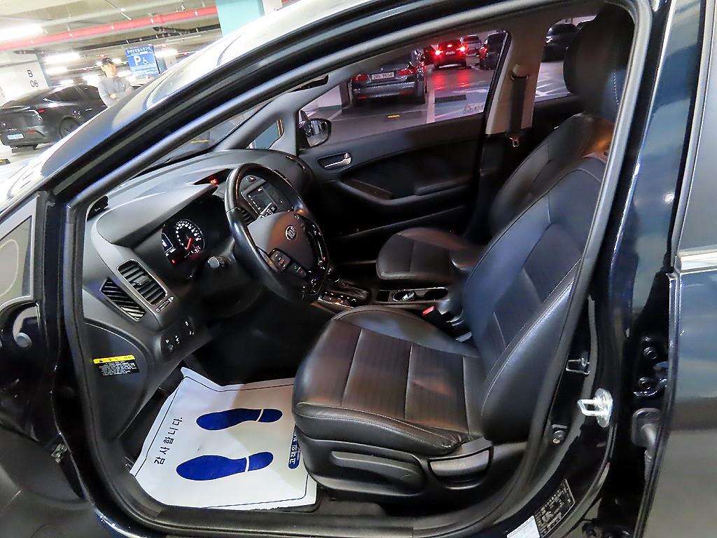 KIA K3 - Vista 6