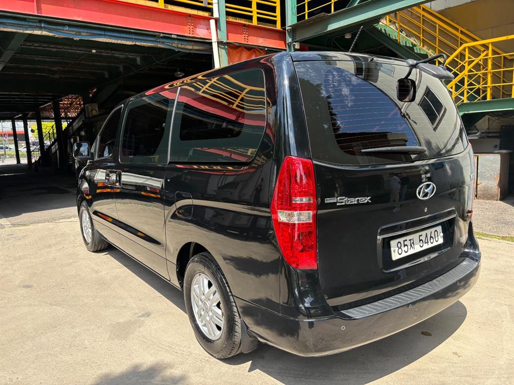 HYUNDAI Starex - Vista 2
