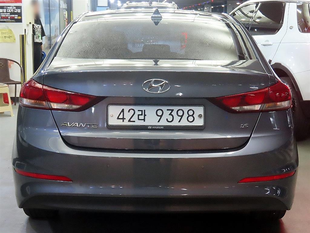 HYUNDAI Avante - Vista 5