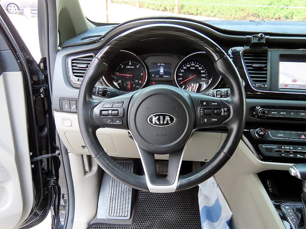 KIA Carnival - Vista 9