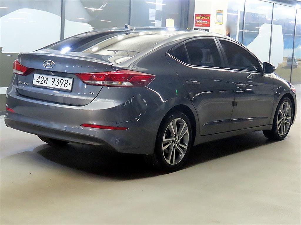 HYUNDAI Avante - Vista 4
