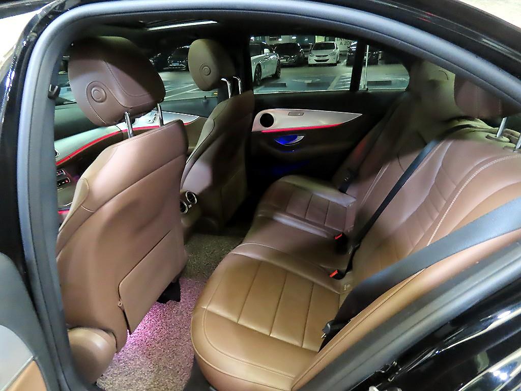 Mercedes Benz E class - Vista 7