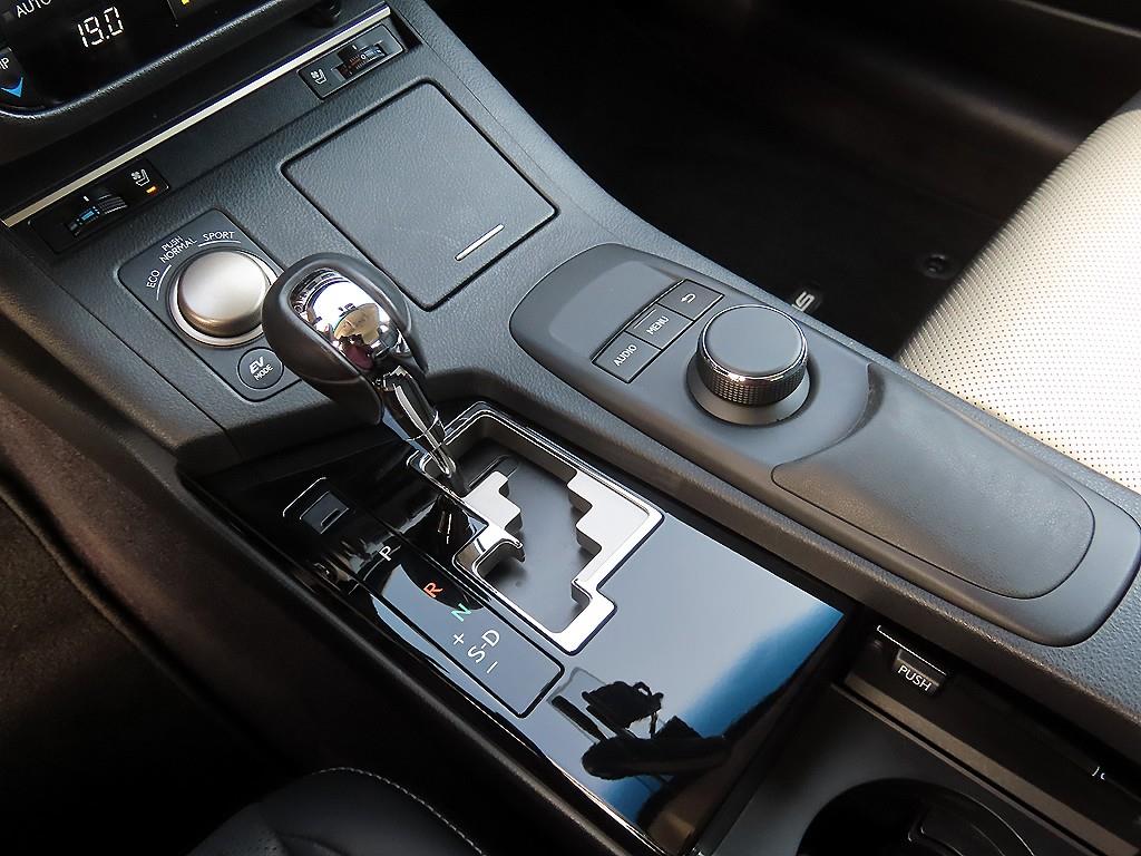 Lexus ES - Vista 10