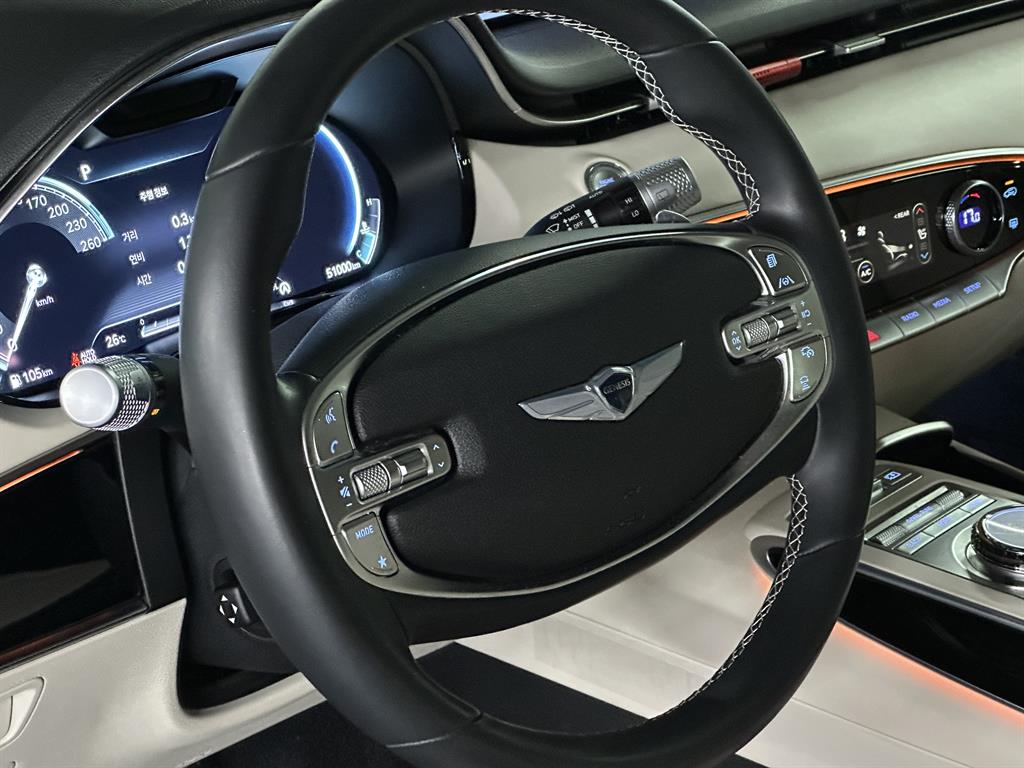 Genesis GV70 - Vista 8