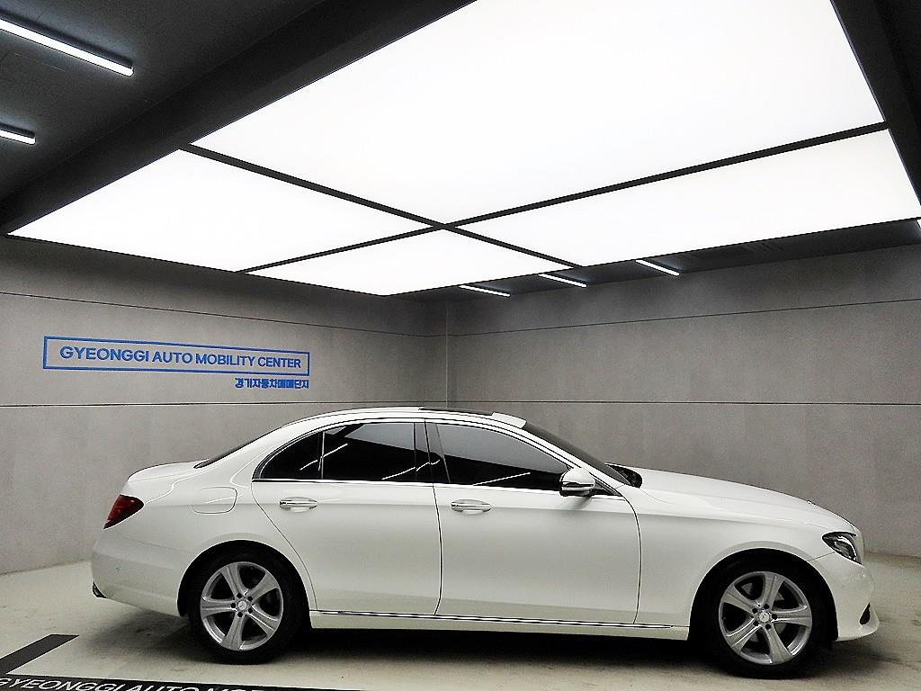 Mercedes Benz E class - Vista 2