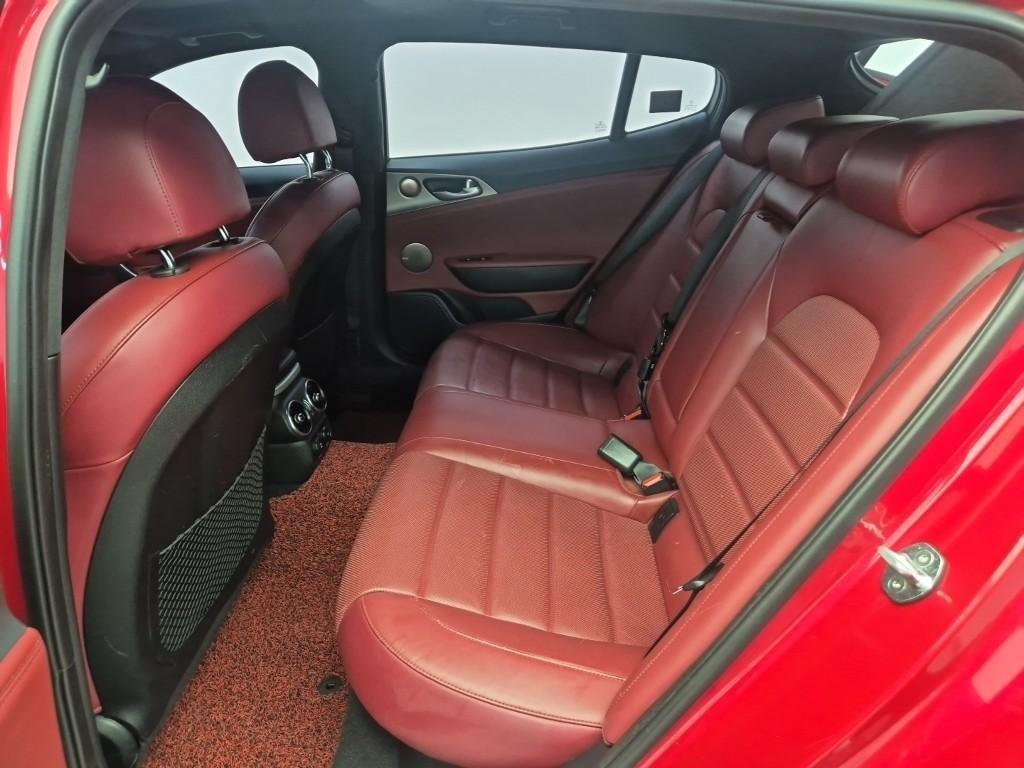 KIA Stinger - Vista 12